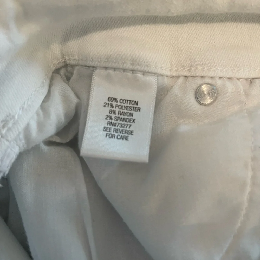Croft & Barrow white Jean Bermuda Shorts size 18A stretch pull on - Picture 4 of 6
